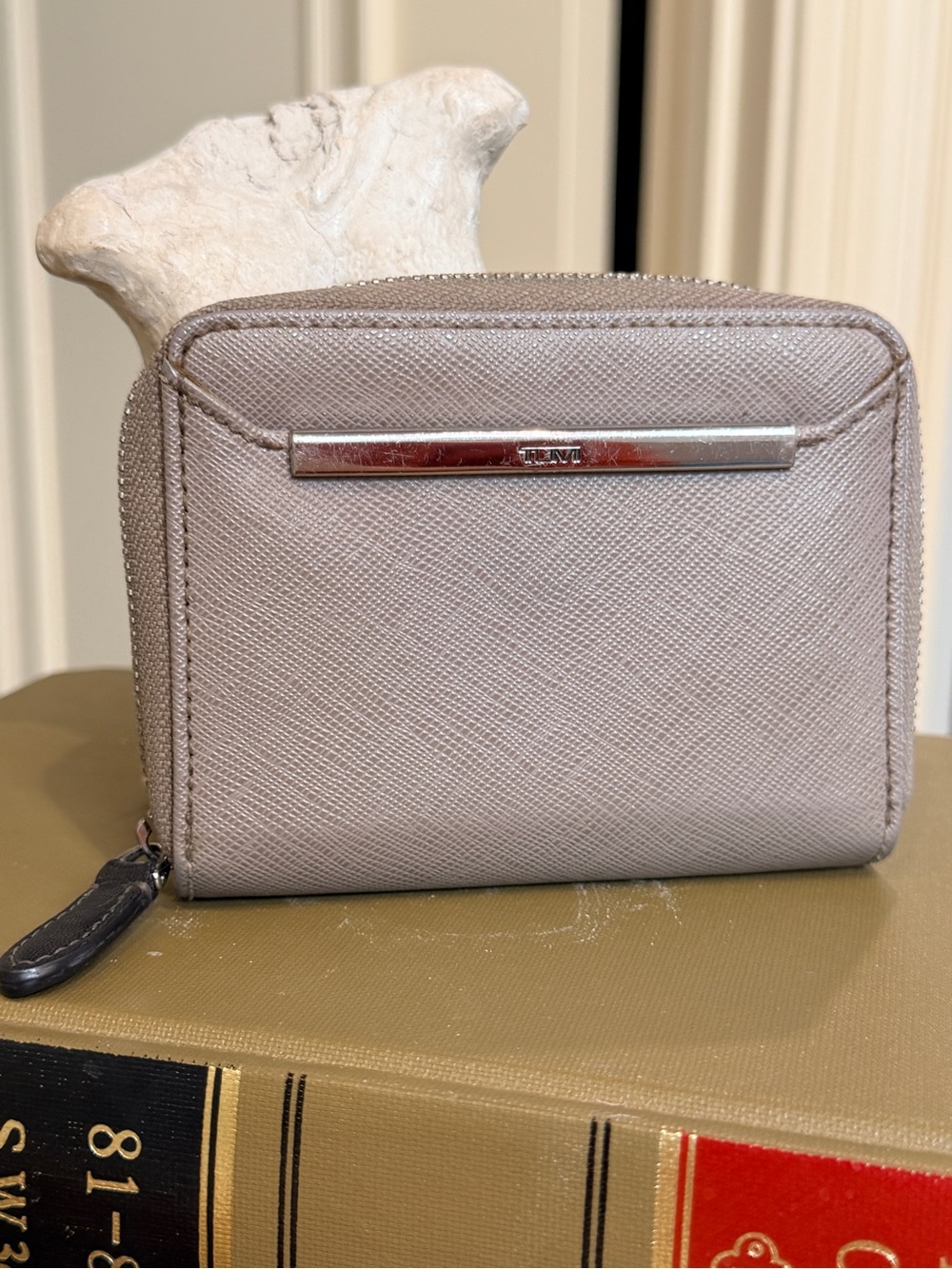Tumi | stone beige zip gold wallet card wallet Tumi travel wallet